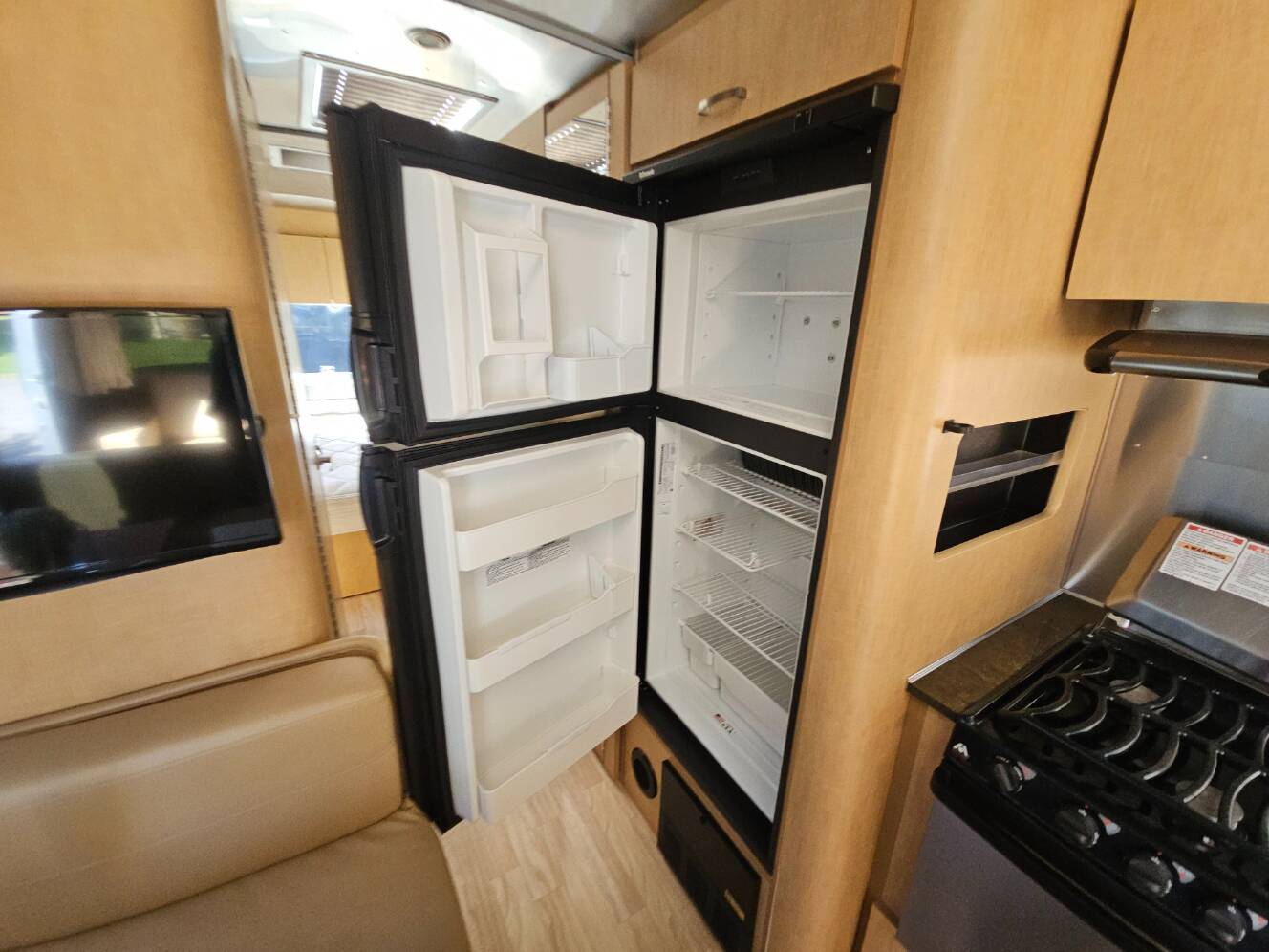 A photo of this 2016 Airstream Flying Cloud 28