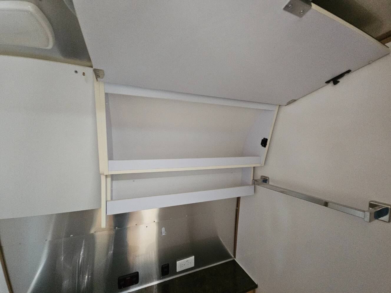 A photo of this 2016 Airstream Flying Cloud 28