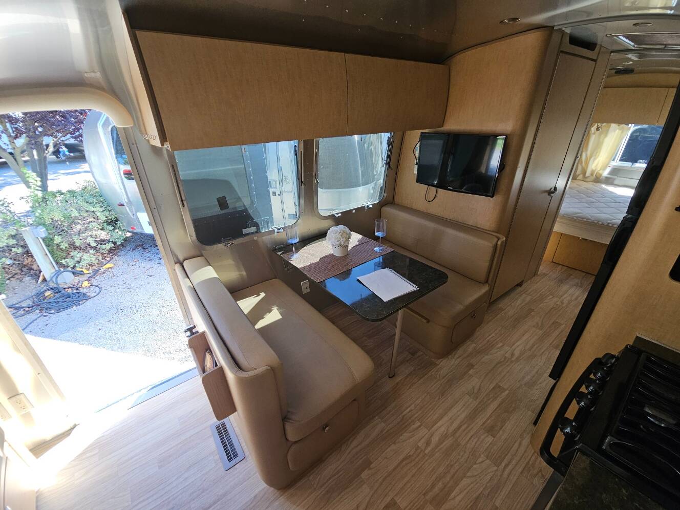 A photo of this 2016 Airstream Flying Cloud 28