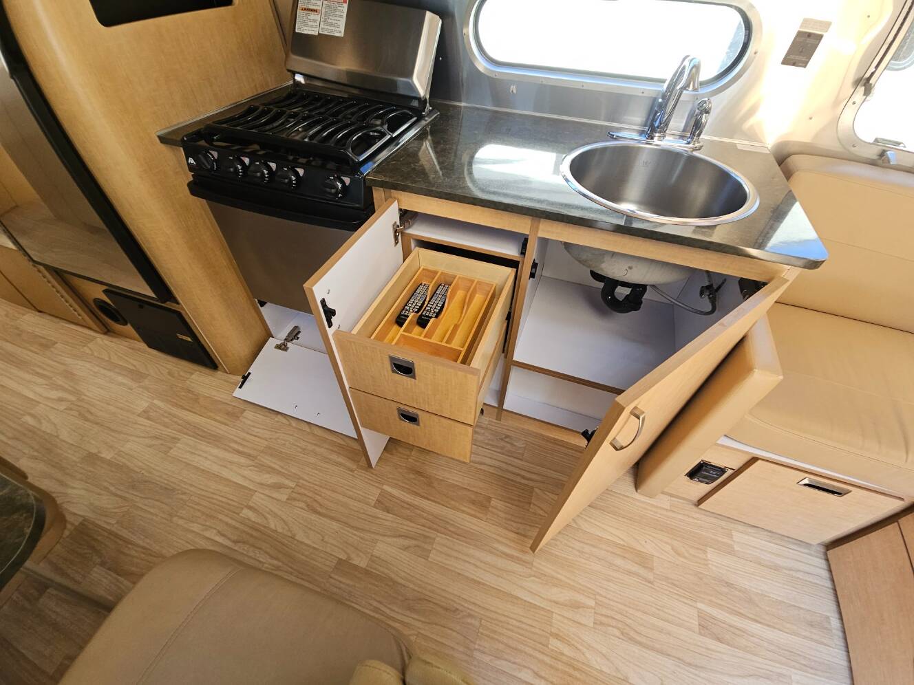 A photo of this 2016 Airstream Flying Cloud 28