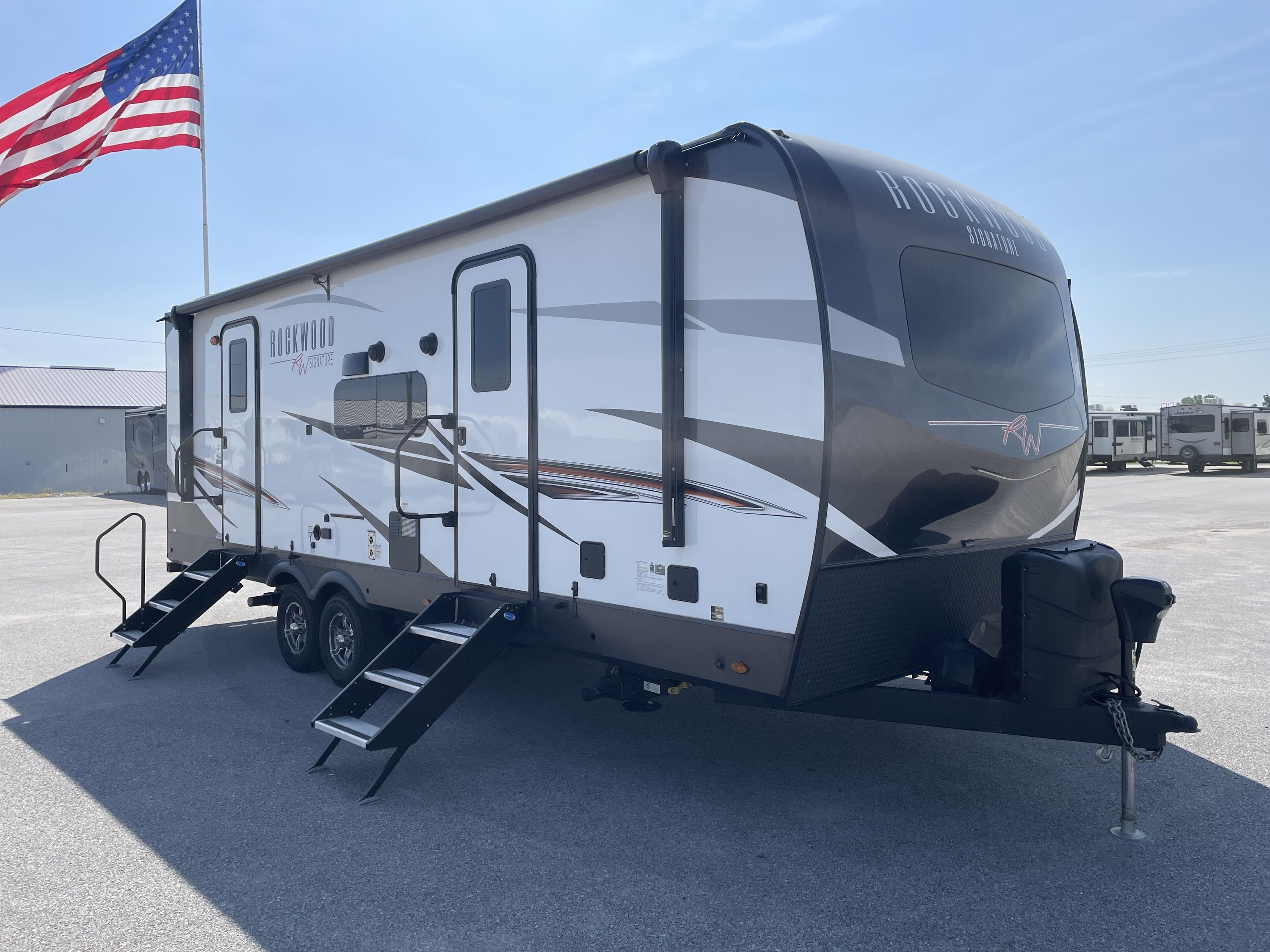 2022 Forest River ROCKWOOD SIGNATURE ULTRA LITE 8262RBS in davenport IA