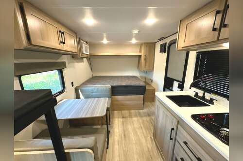 2025 Keystone COLEMAN 17B in fife WA