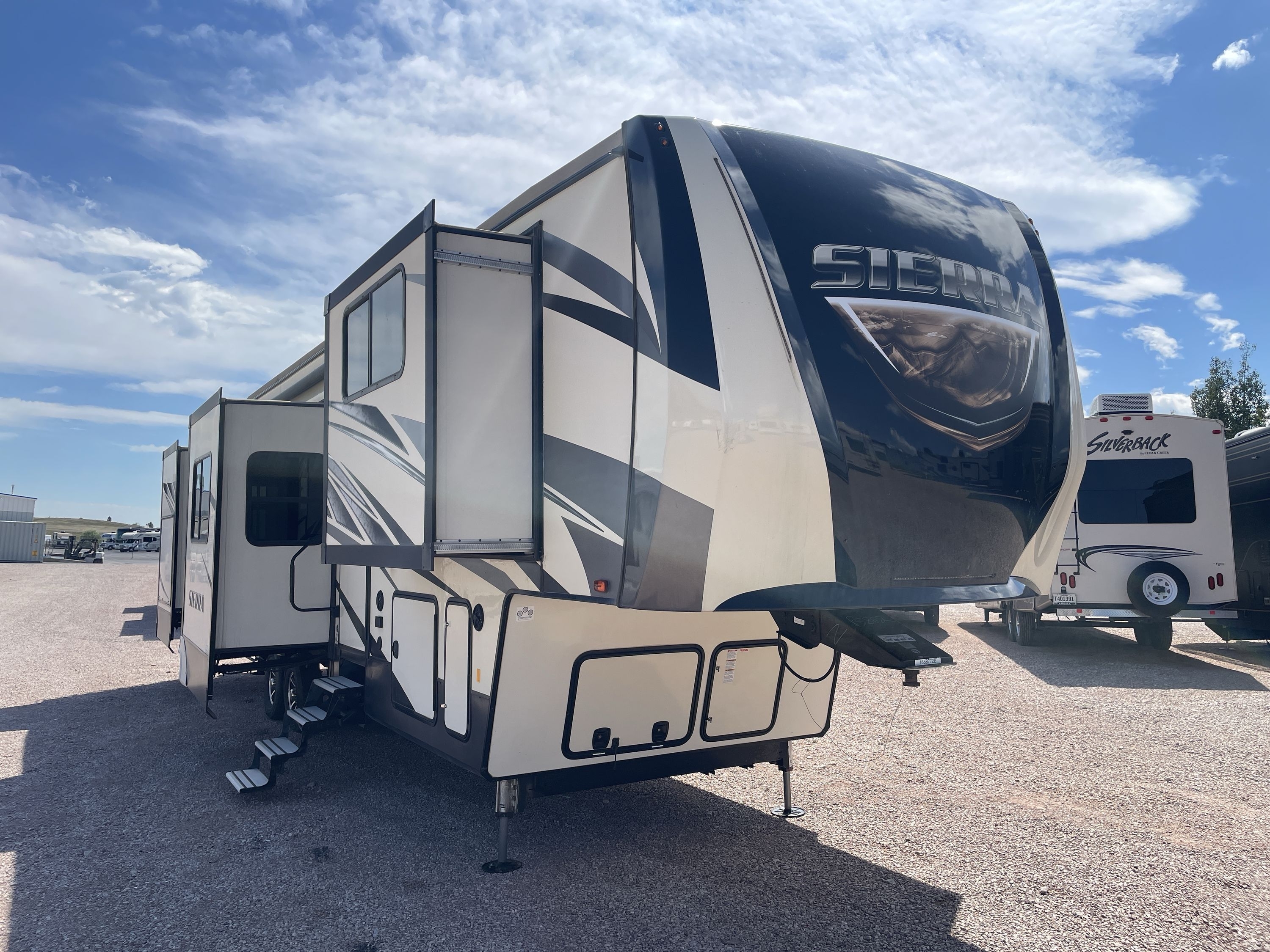 2018 Forest River SIERRA 38FKOK in summerset SD