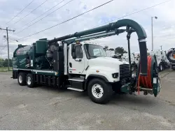 2013 FREIGHTLINER 114 SD