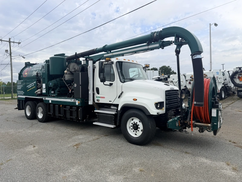 2013 FREIGHTLINER 114 SD