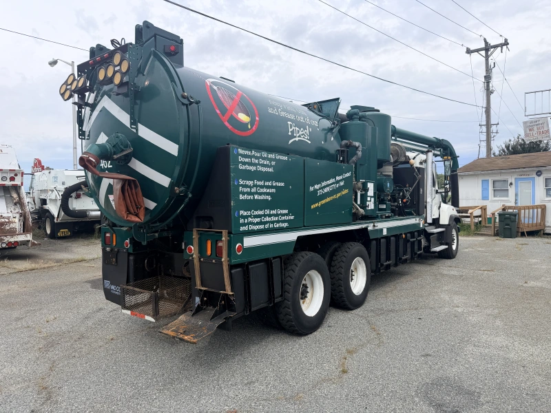 2013 FREIGHTLINER 114 SD