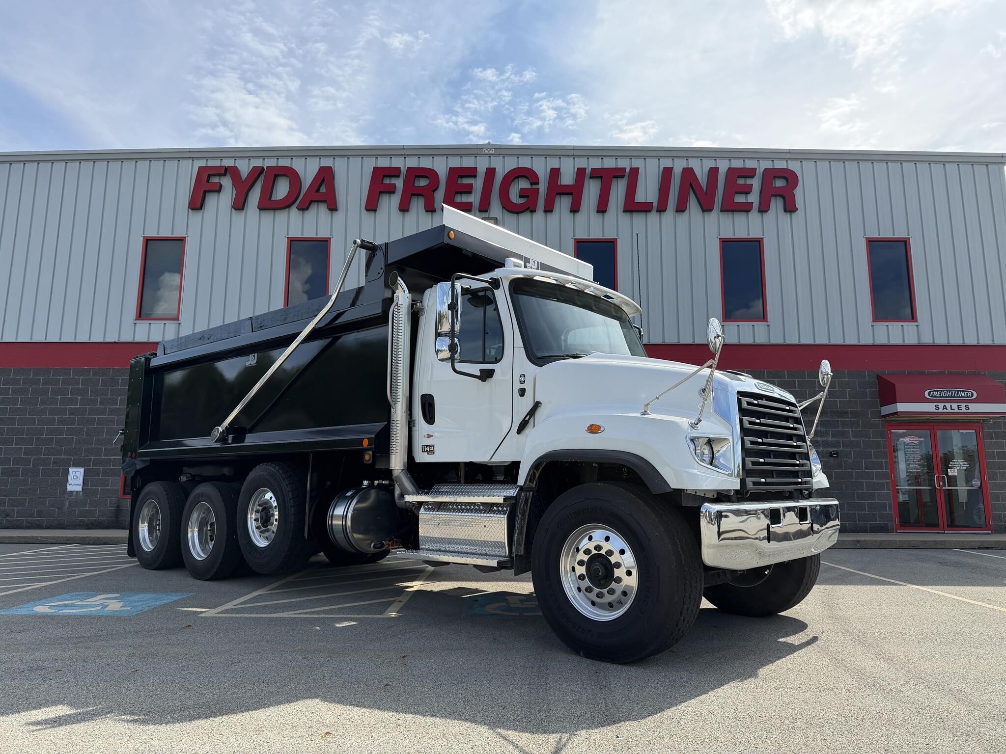 2027 FREIGHTLINER 114 SD in Canonsburg, PA
