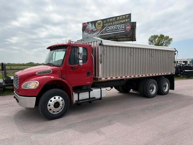 2007 FREIGHTLINER BUSINESS CLASS M2 106 in Lake Crystal, MN