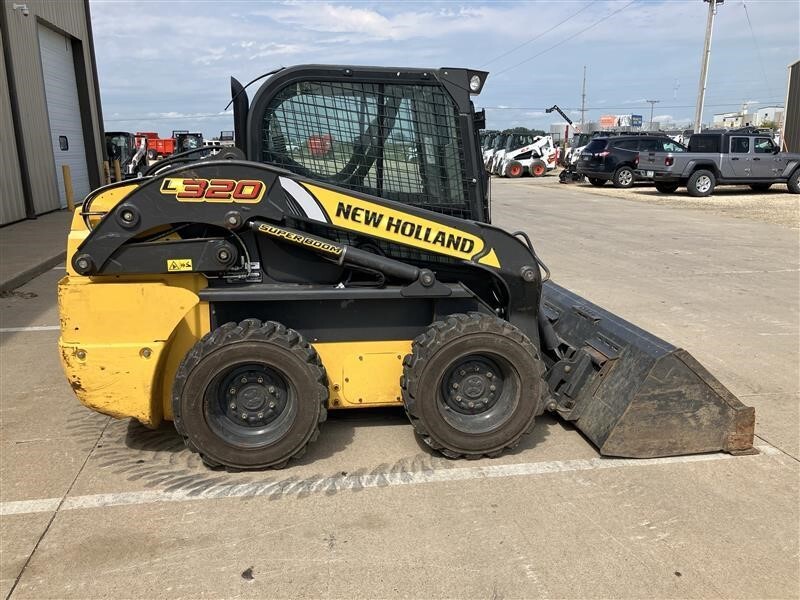 2020 NEW HOLLAND L320 in Farley, IA