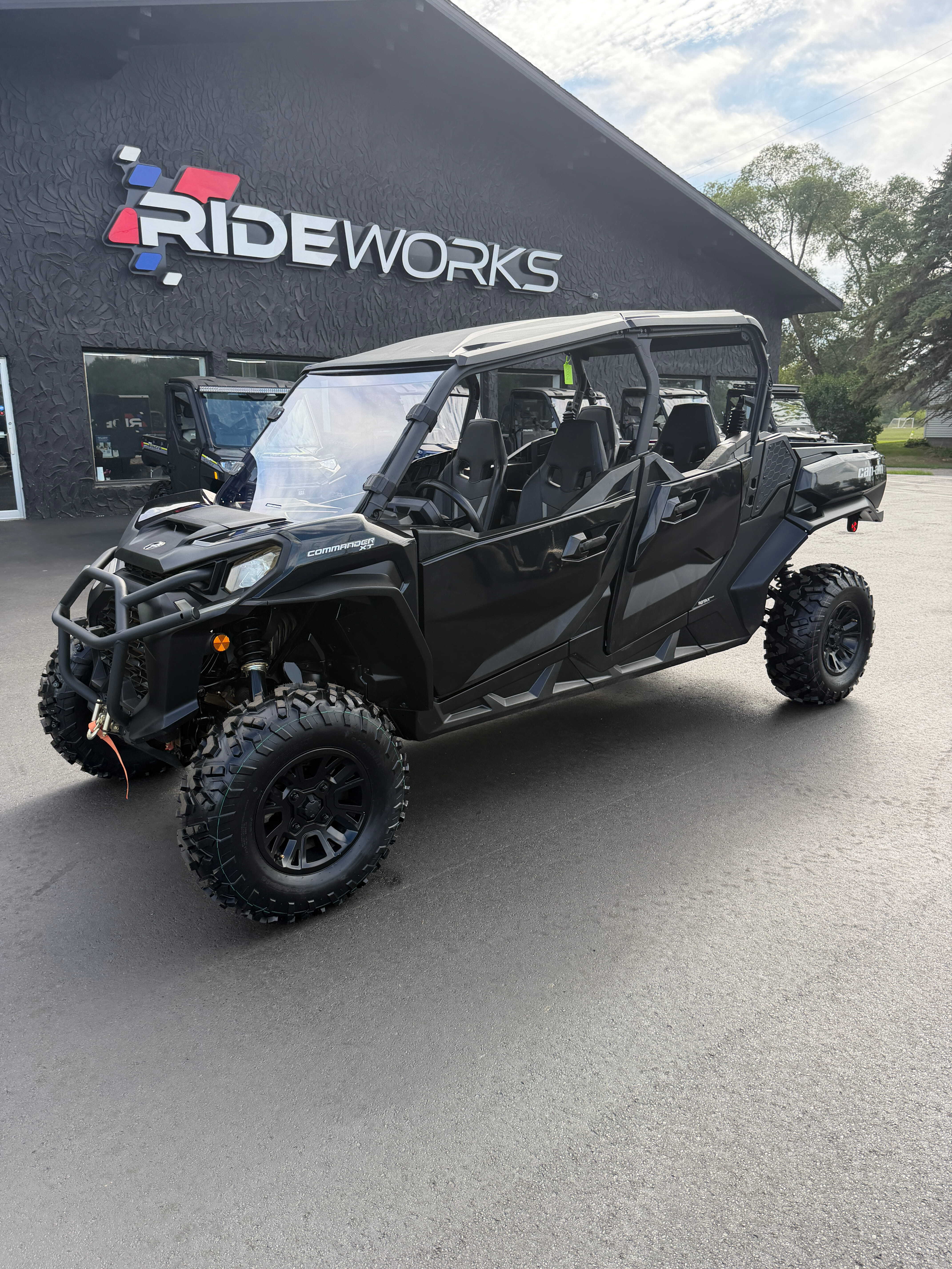 2025 Can-Am COMMANDER MAX XT 1000R in carson city MI