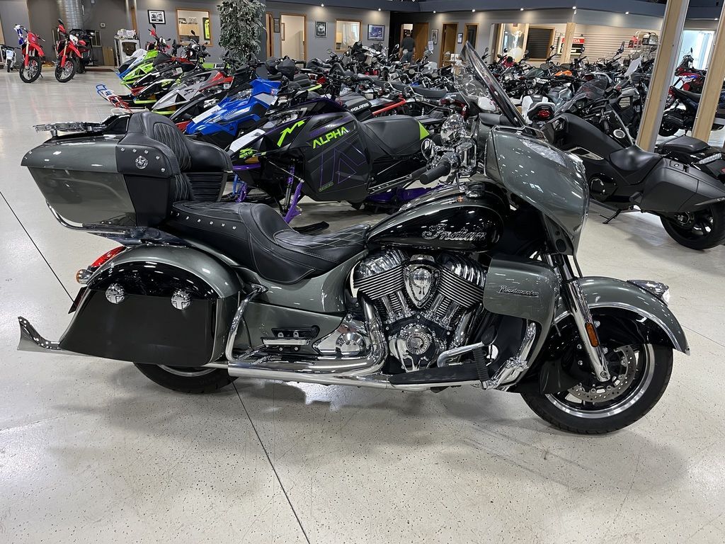 2021 Indian Motorcycle® Roadmaster® Alumina Jade/Thunder Black BASE in Storm Lake, IA