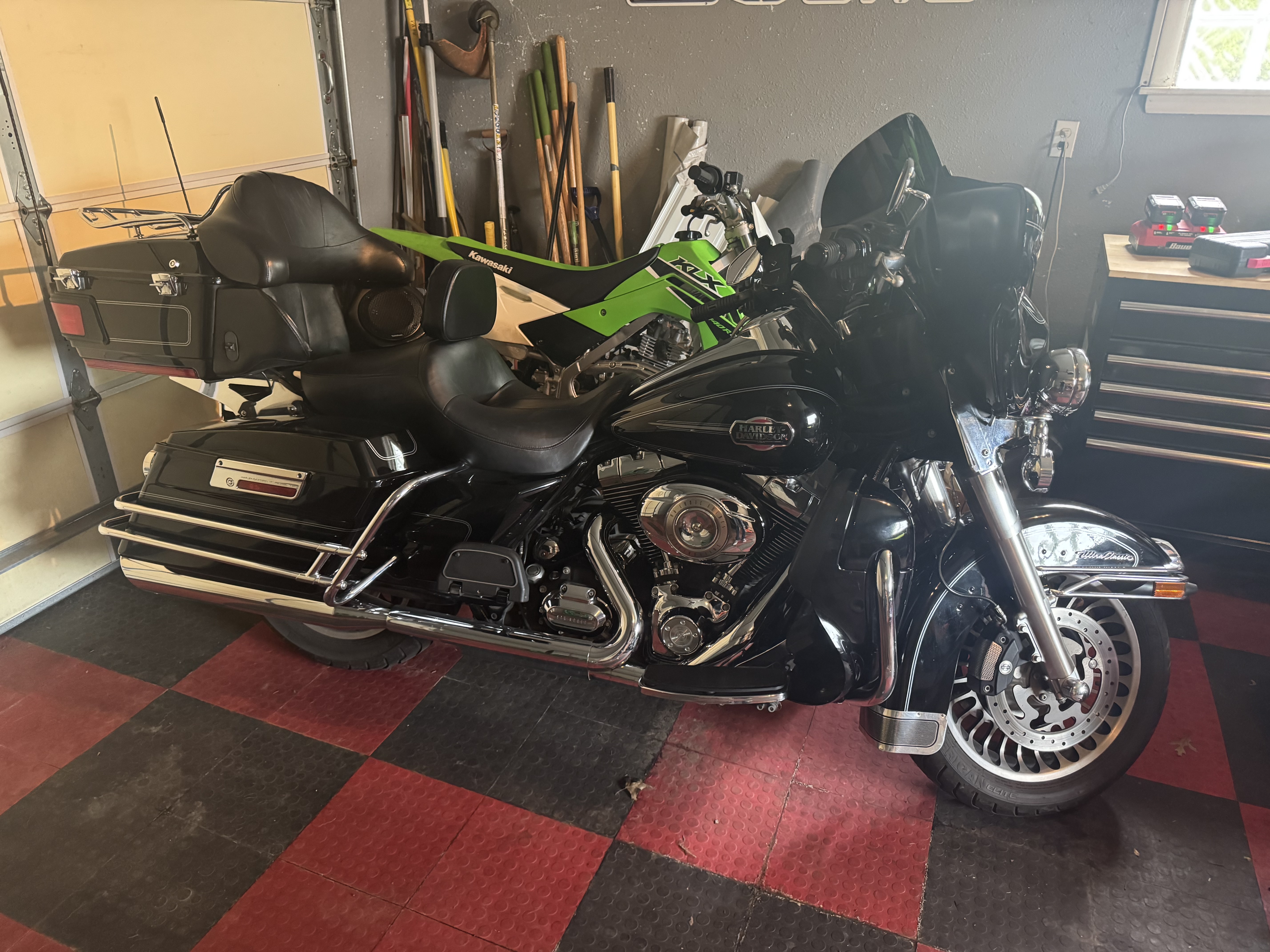 2009 Harley-Davidson ELECTRA GLIDE ULTRA CLASSIC FLHTCU Cruiser motorcycle