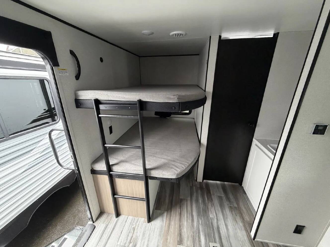 A photo of this 2026 Jayco Jay-Flight SLX 263BHSW