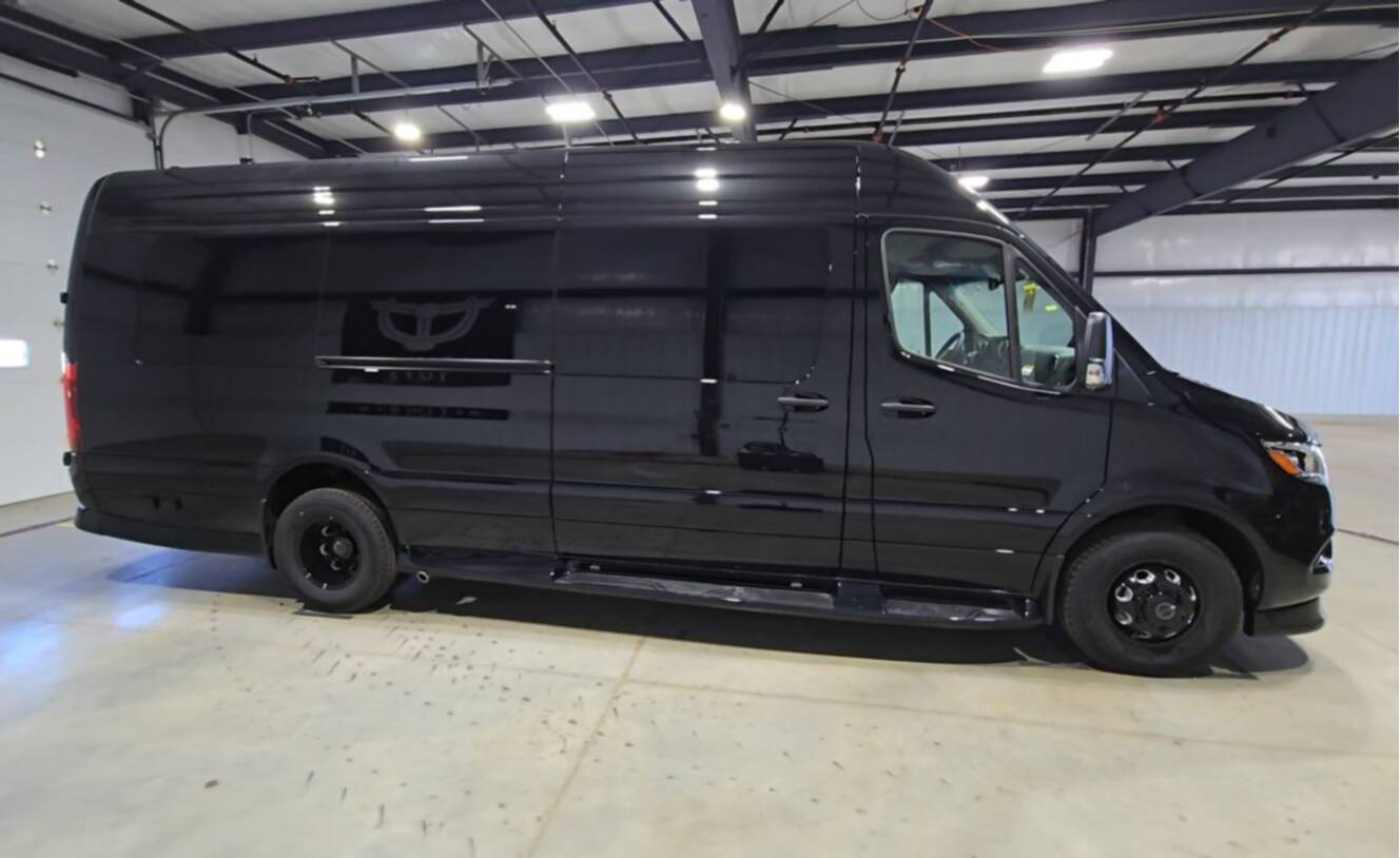 A photo of this 2027 Ultimate Toys COACH EXEC