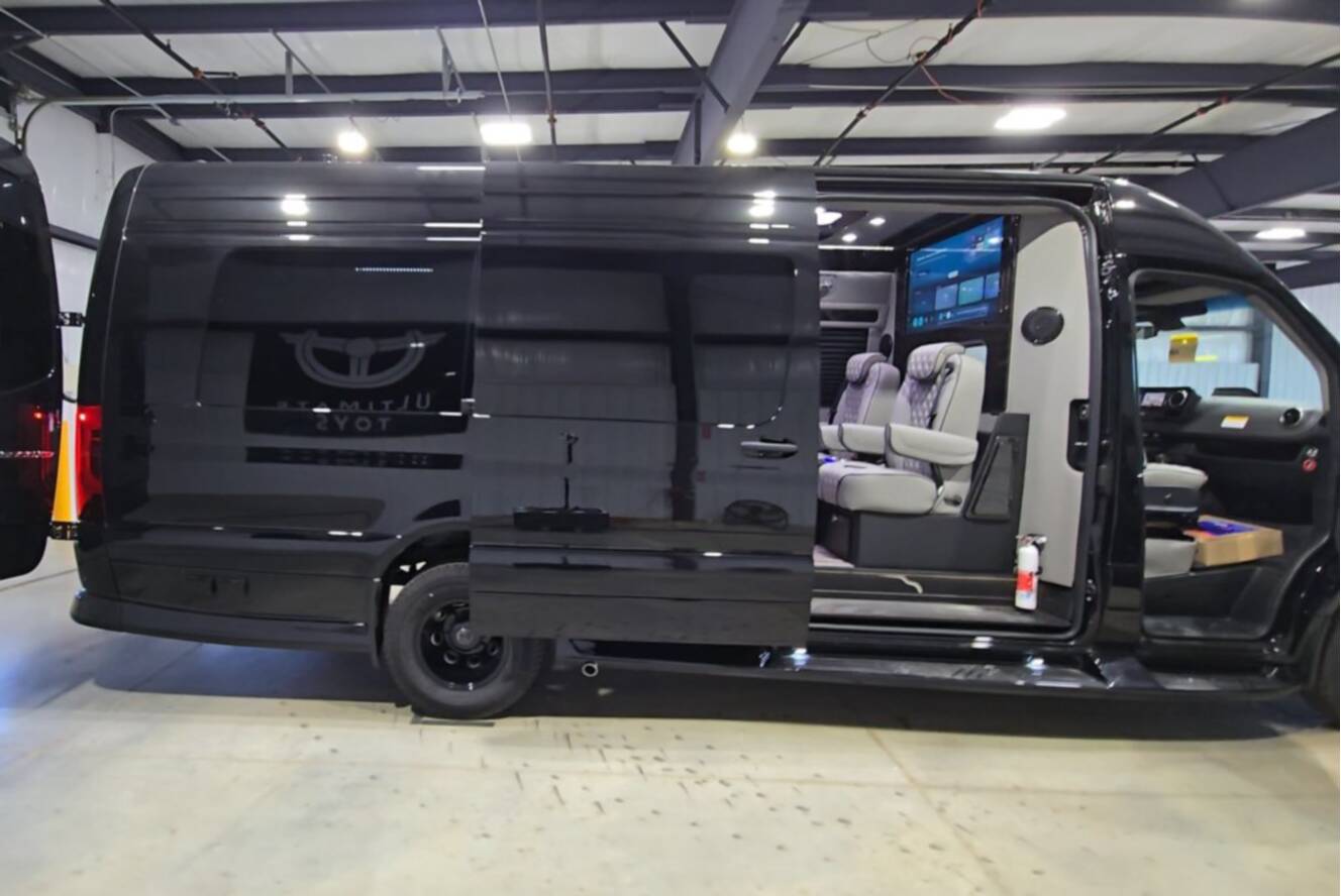 A photo of this 2027 Ultimate Toys COACH EXEC