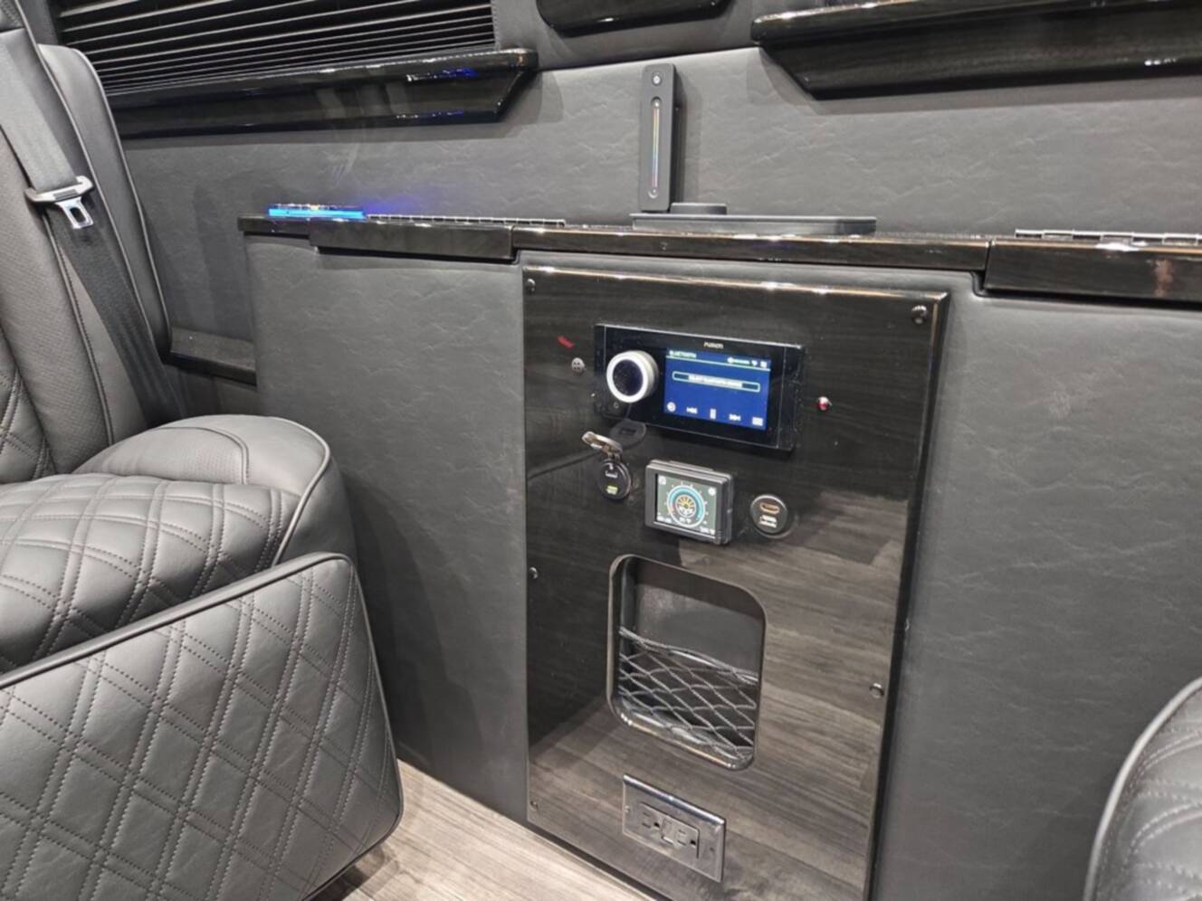 A photo of this 2027 Ultimate Toys LIMO OB PRO