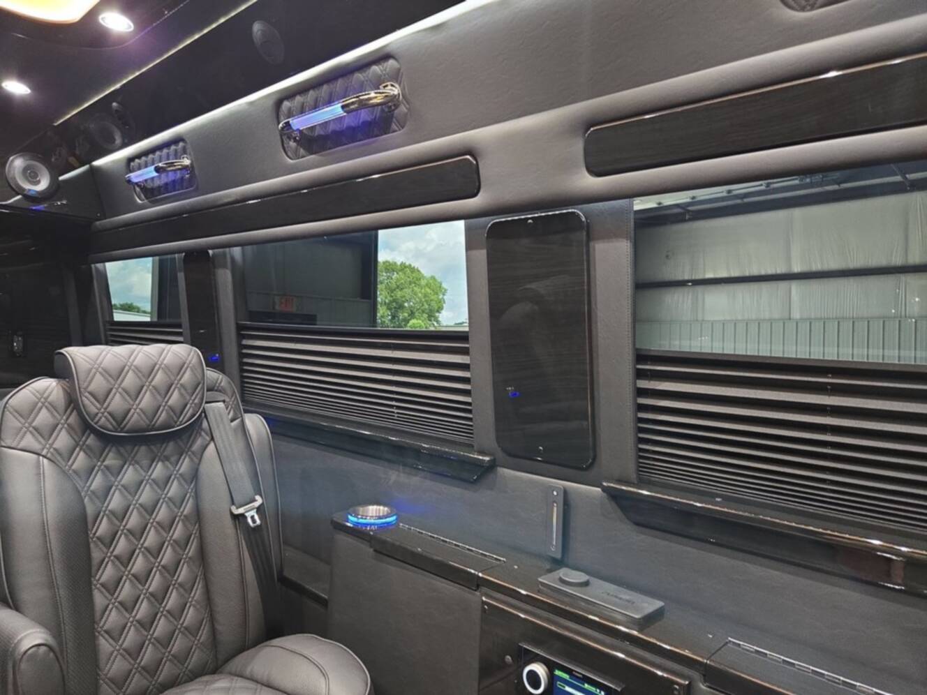 A photo of this 2027 Ultimate Toys LIMO OB PRO