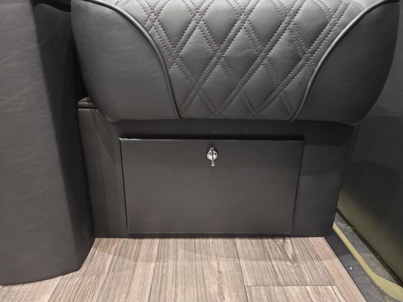 A photo of this 2027 Ultimate Toys LIMO OB PRO