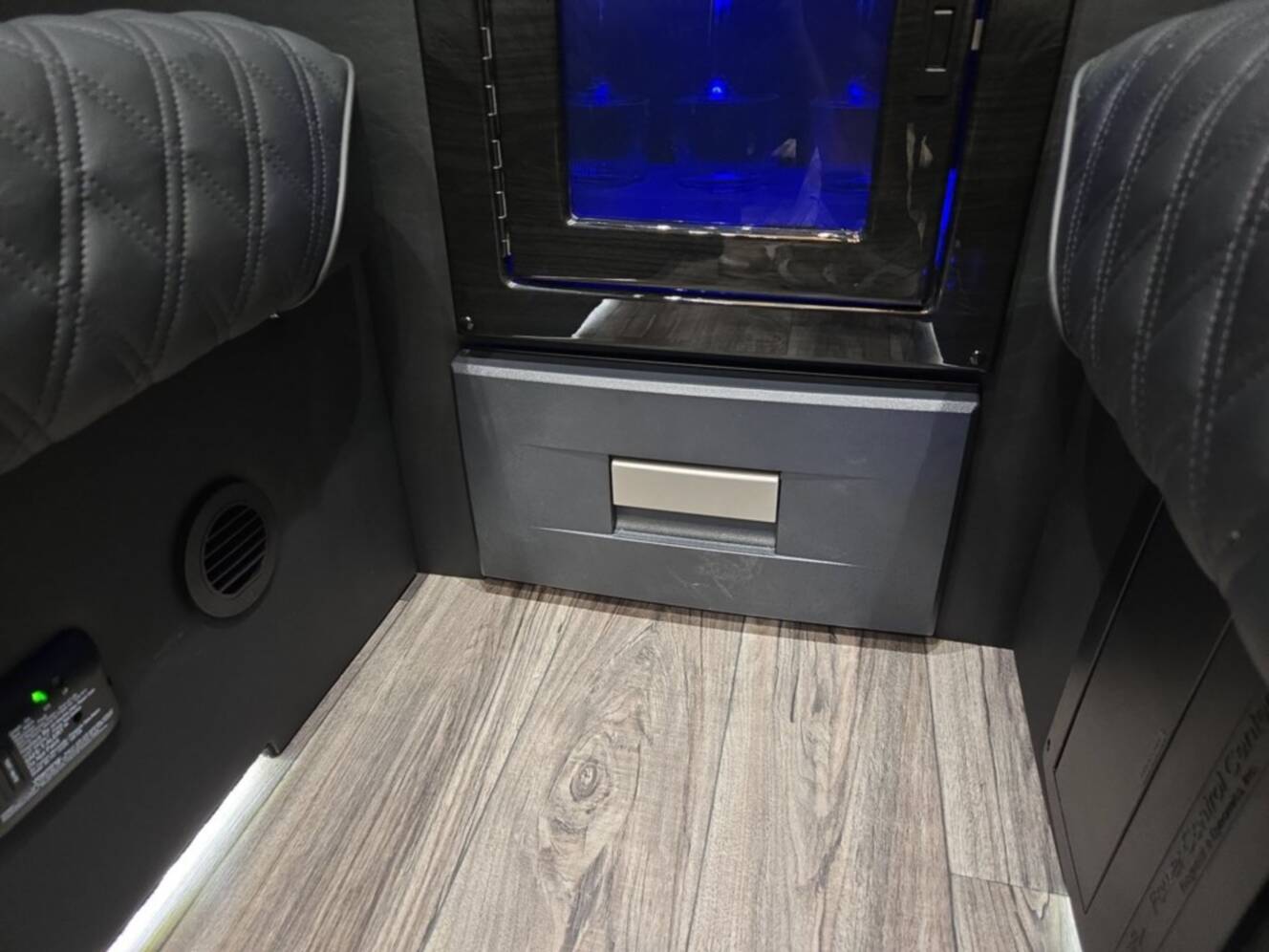 A photo of this 2027 Ultimate Toys LIMO OB PRO