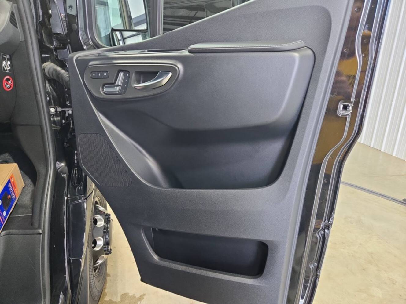 A photo of this 2027 Ultimate Toys LIMO OB PRO