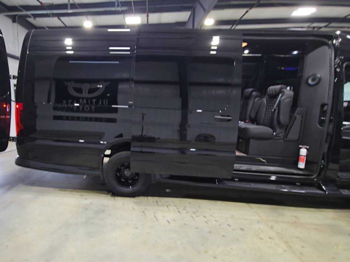 A photo of this 2027 Ultimate Toys LIMO OB PRO