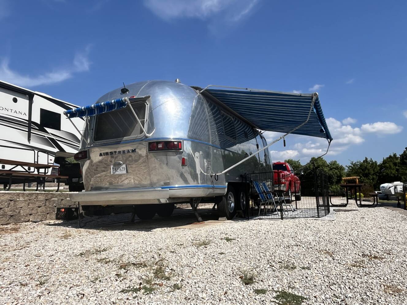 A photo of this 1976 Airstream LAND YACHT 25