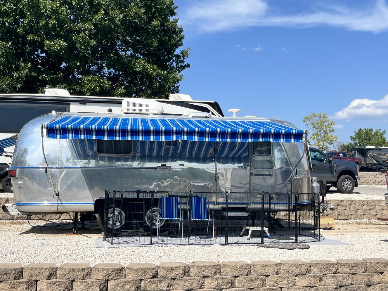 A photo of this 1976 Airstream LAND YACHT 25