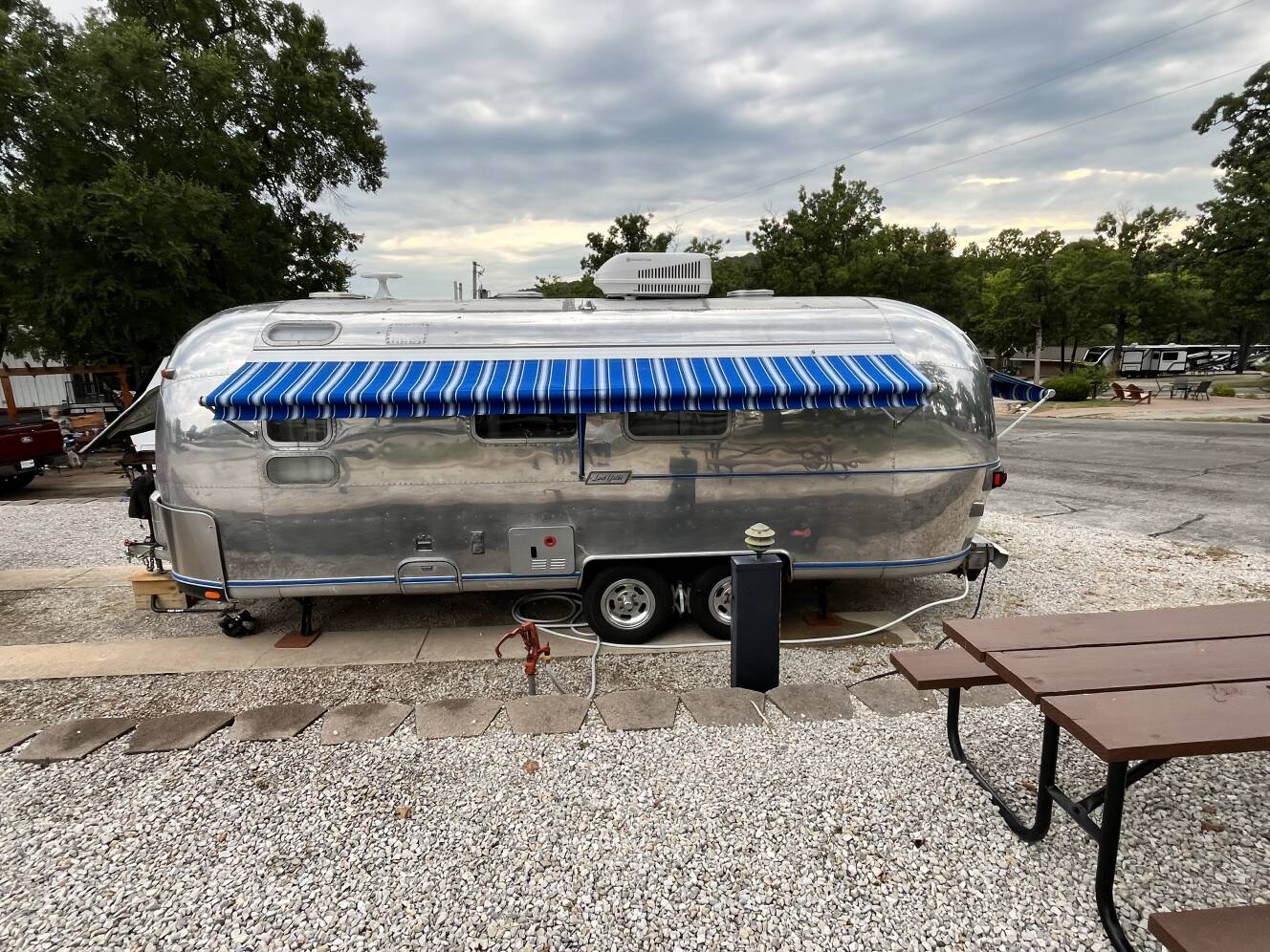 A photo of this 1976 Airstream LAND YACHT 25
