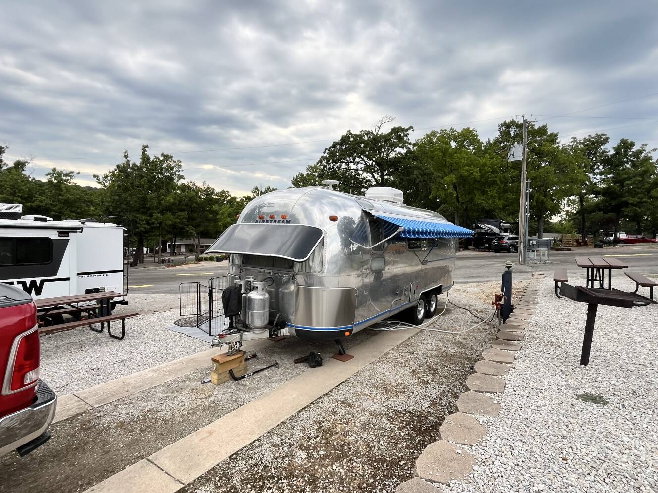 A photo of this 1976 Airstream LAND YACHT 25