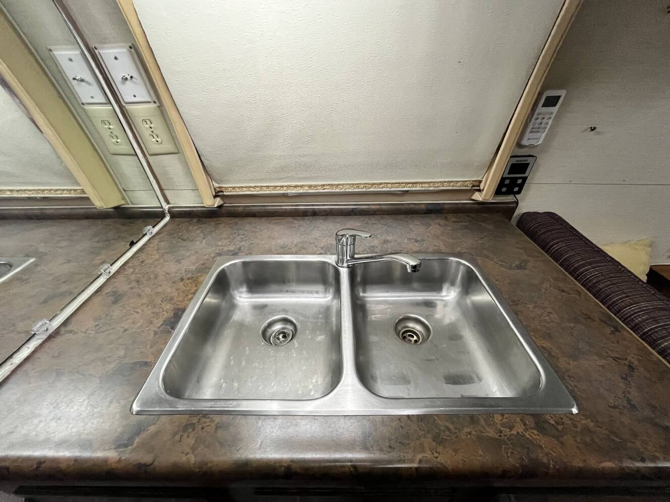 A photo of this 1976 Airstream LAND YACHT 25