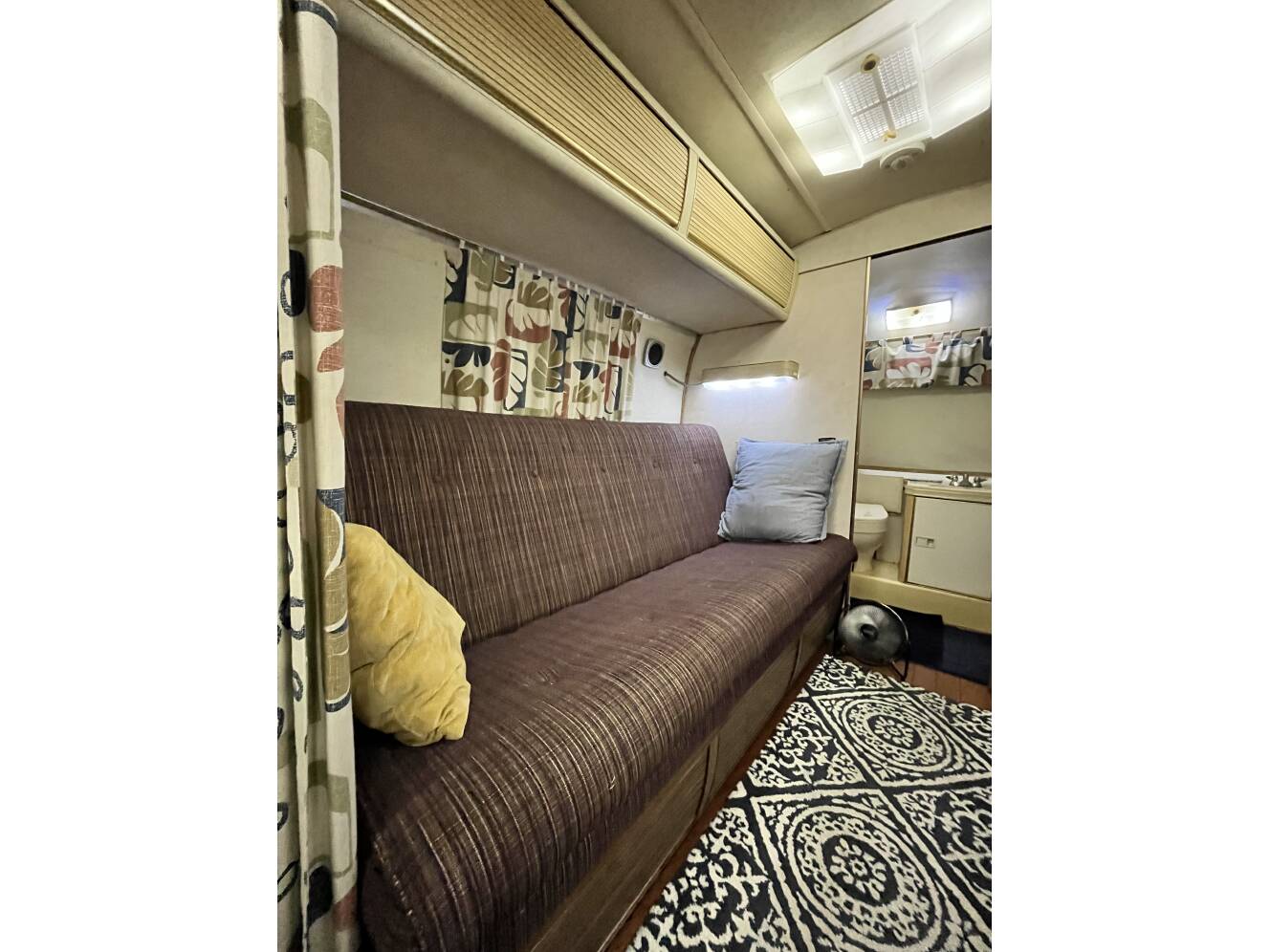 A photo of this 1976 Airstream LAND YACHT 25