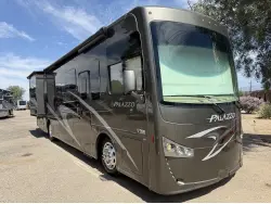 2018 THOR MOTOR COACH PALAZZO 33 2
