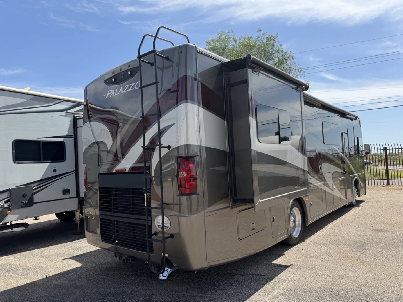 2018 THOR MOTOR COACH PALAZZO 33 2