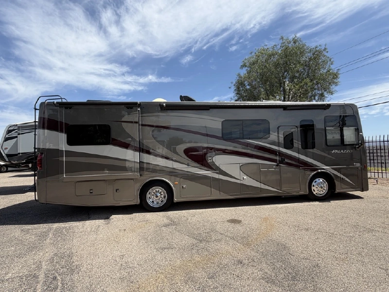 2018 THOR MOTOR COACH PALAZZO 33 2
