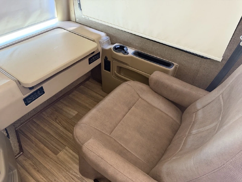 2018 THOR MOTOR COACH PALAZZO 33 2
