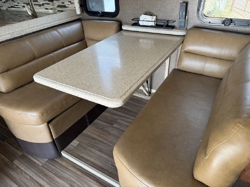 2018 THOR MOTOR COACH PALAZZO 33 2