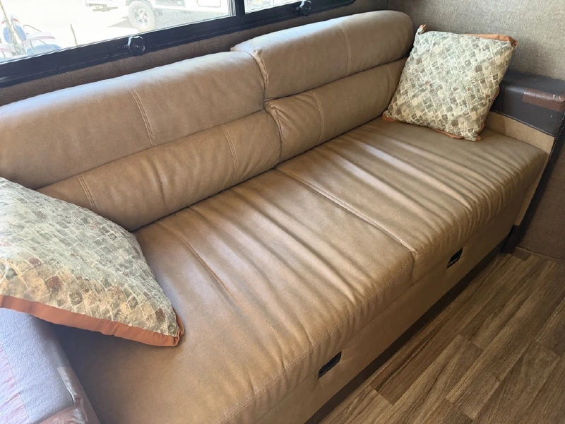 2018 THOR MOTOR COACH PALAZZO 33 2