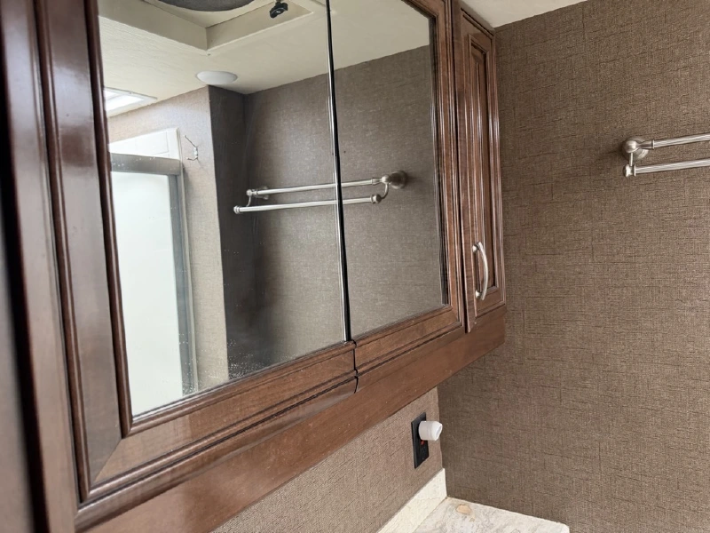 2018 THOR MOTOR COACH PALAZZO 33 2