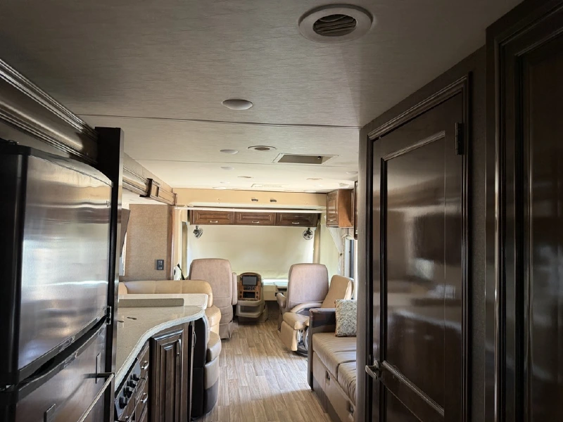 2018 THOR MOTOR COACH PALAZZO 33 2