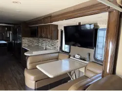2018 THOR MOTOR COACH PALAZZO 33 2