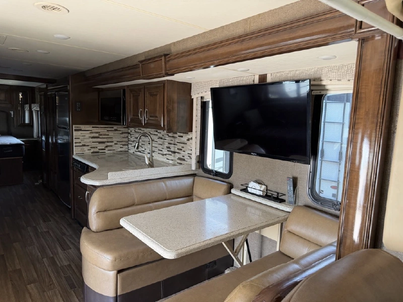 2018 THOR MOTOR COACH PALAZZO 33 2
