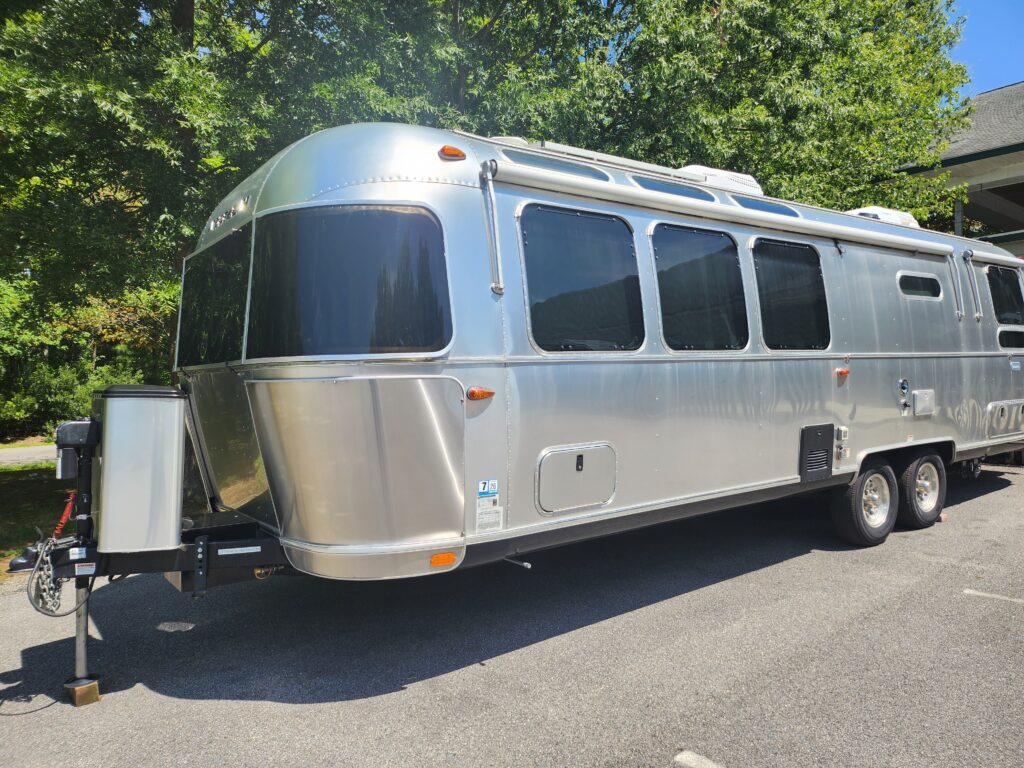 2022 Airstream GLOBETROTTER 30RB TWIN in stevensville MD