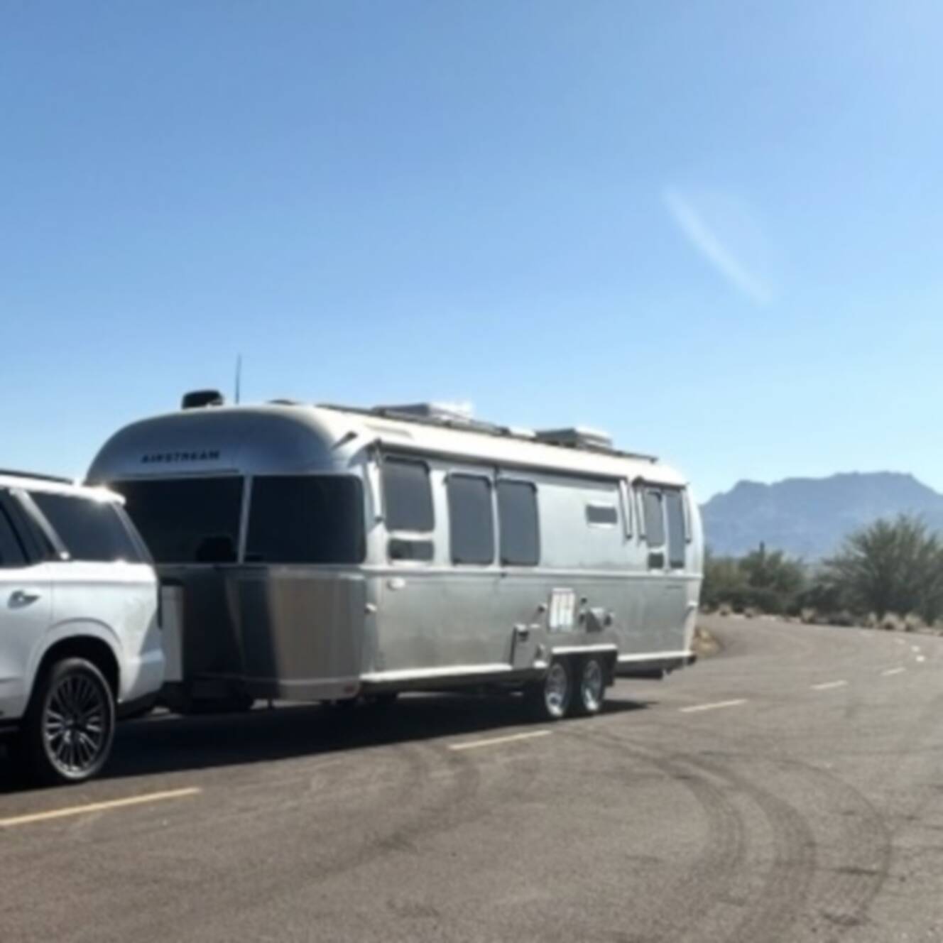 A photo of this 2010 Airstream FLYING CLOUD 30RB