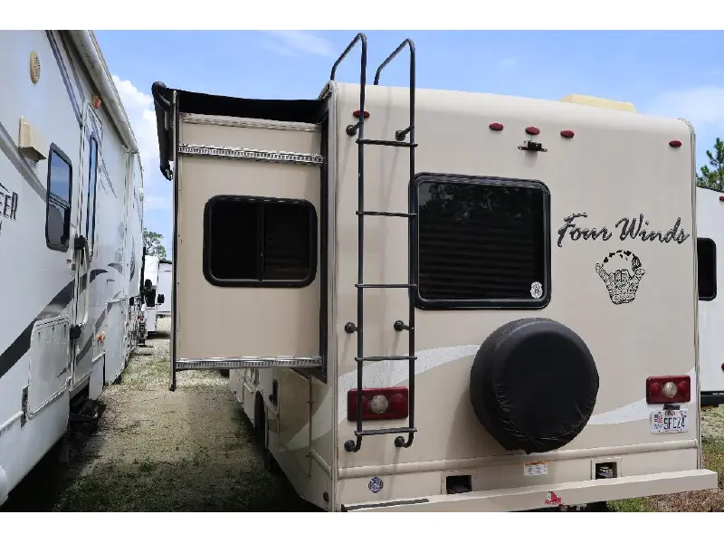2018 THOR MOTOR COACH FOUR WINDS 26B