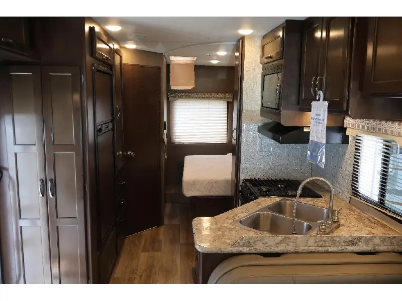 2018 THOR MOTOR COACH FOUR WINDS 26B