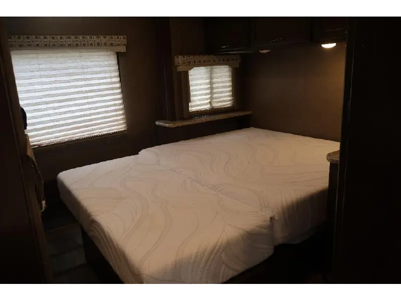 2018 THOR MOTOR COACH FOUR WINDS 26B