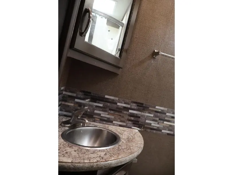 2018 THOR MOTOR COACH FOUR WINDS 26B
