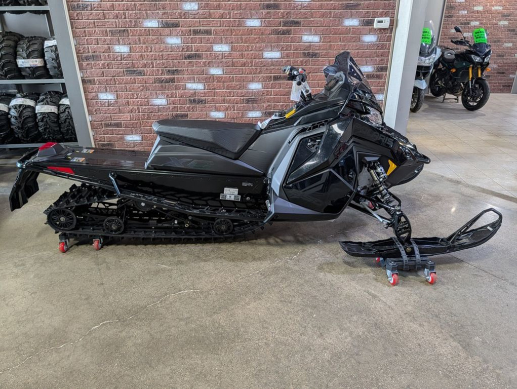 2027 Polaris  850 Switchback XC 146 1.35 Gloss Black 850 146 1.35 in dimondale MI