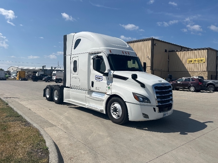 2024 FREIGHTLINER CASCADIA 126 in Lenexa, KS