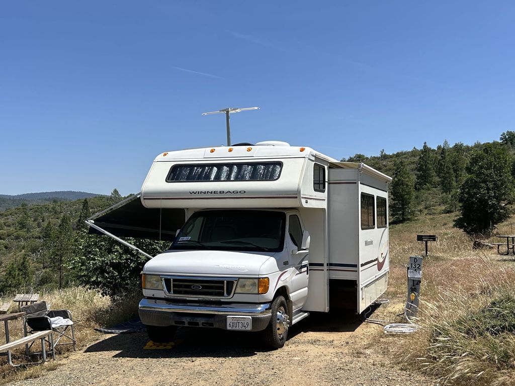 2005 Winnebago Minnie Winnie 31C in grass valley CA